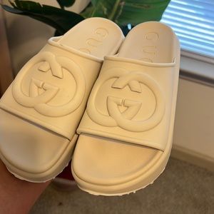 LIKE NEW GUCCI SLIDES!